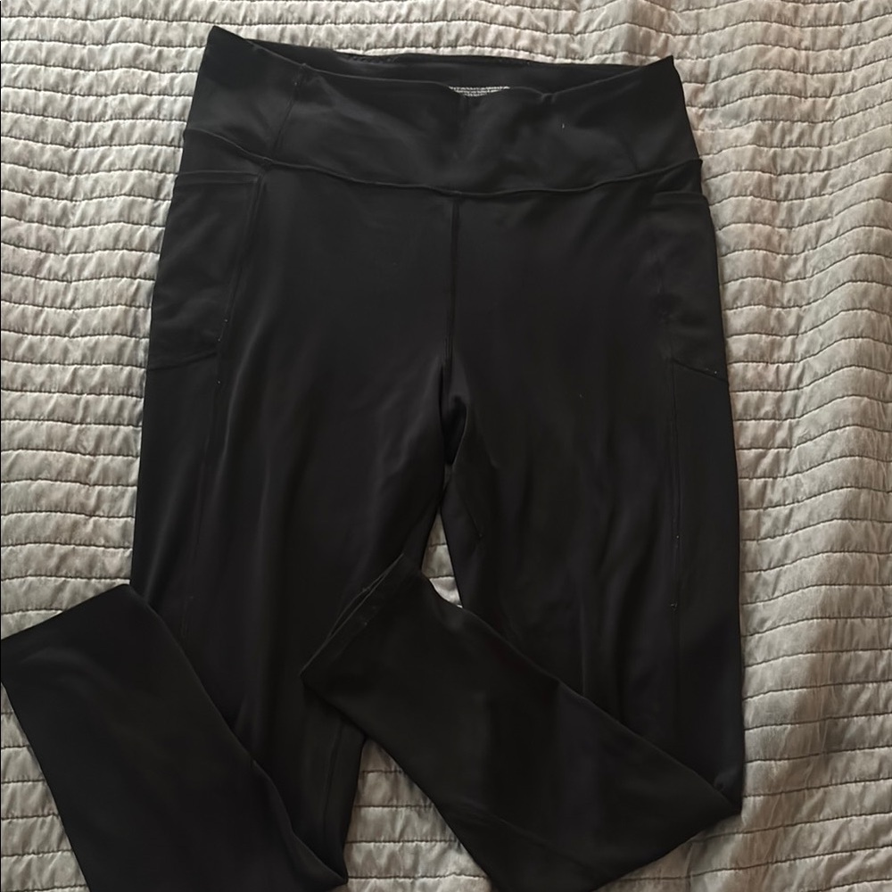 Victoria’s Secret On Point yoga pants 16
